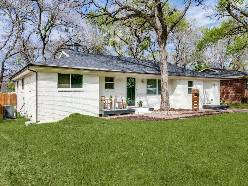 708 Oakwood Drive Euless, TX 76040