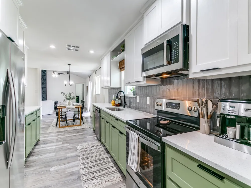 708 Oakwood Drive Euless, TX 76040