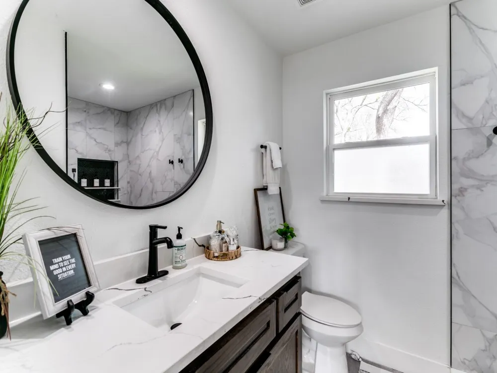 708 Oakwood Drive Euless, TX 76040