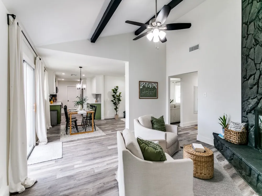 708 Oakwood Drive Euless, TX 76040