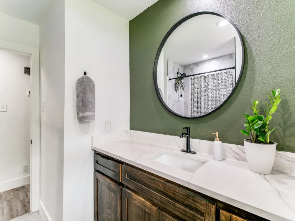 708 Oakwood Drive Euless, TX 76040