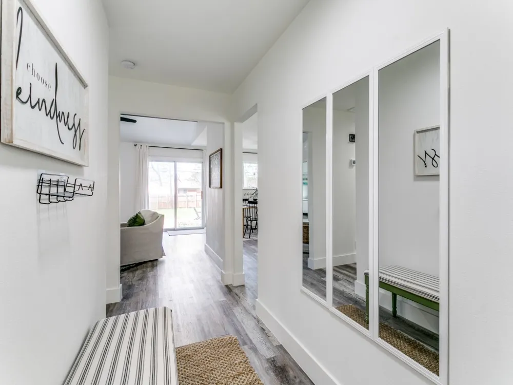 708 Oakwood Drive Euless, TX 76040