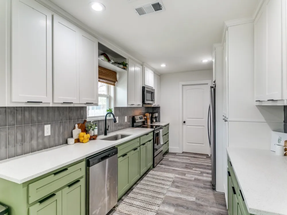 708 Oakwood Drive Euless, TX 76040