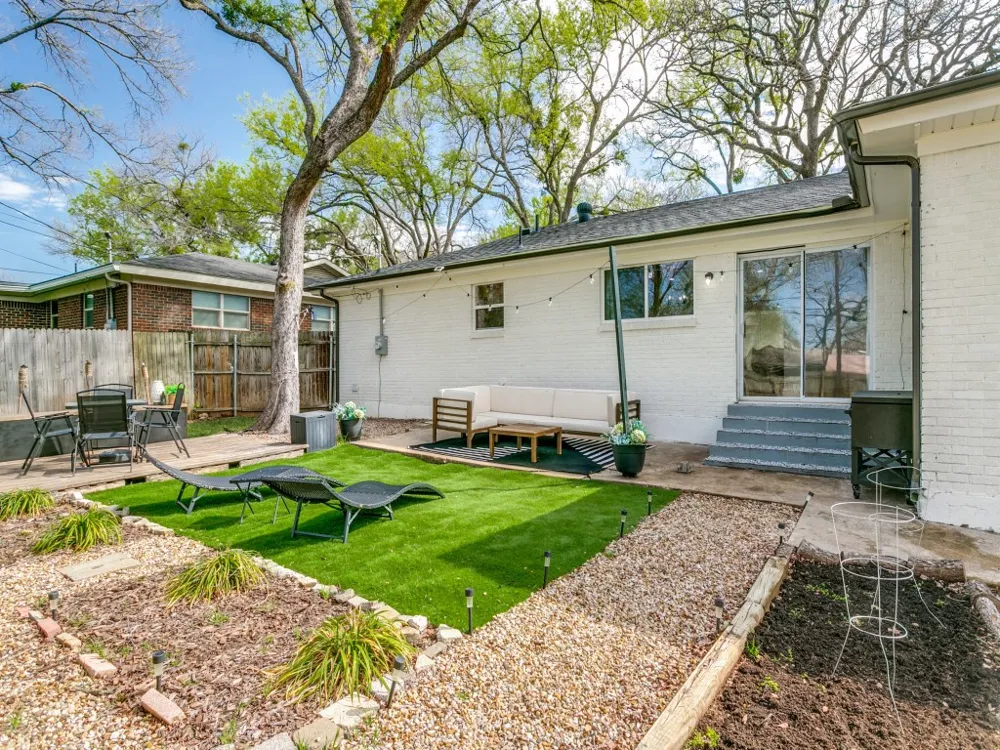 708 Oakwood Drive Euless, TX 76040