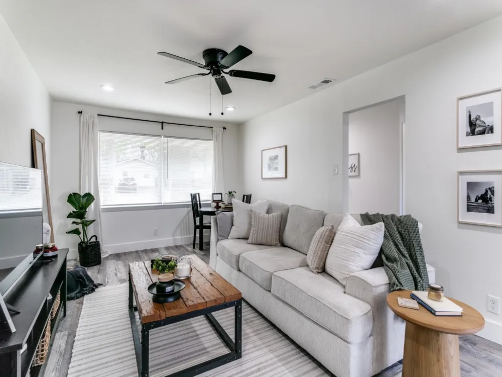 708 Oakwood Drive Euless, TX 76040