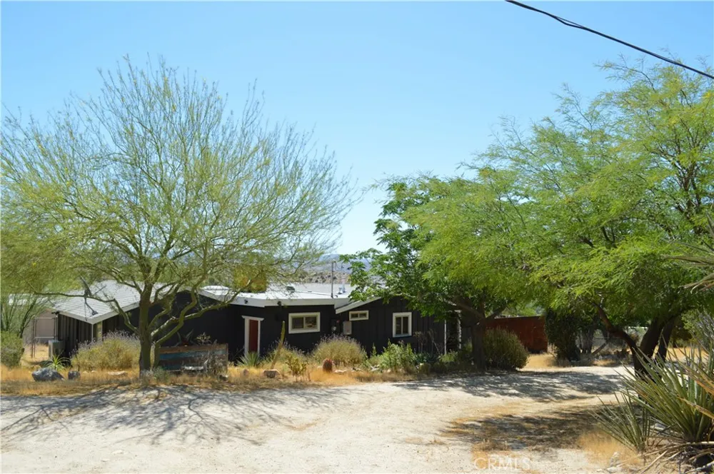 10225 Pinon Morongo Valley, CA 92256