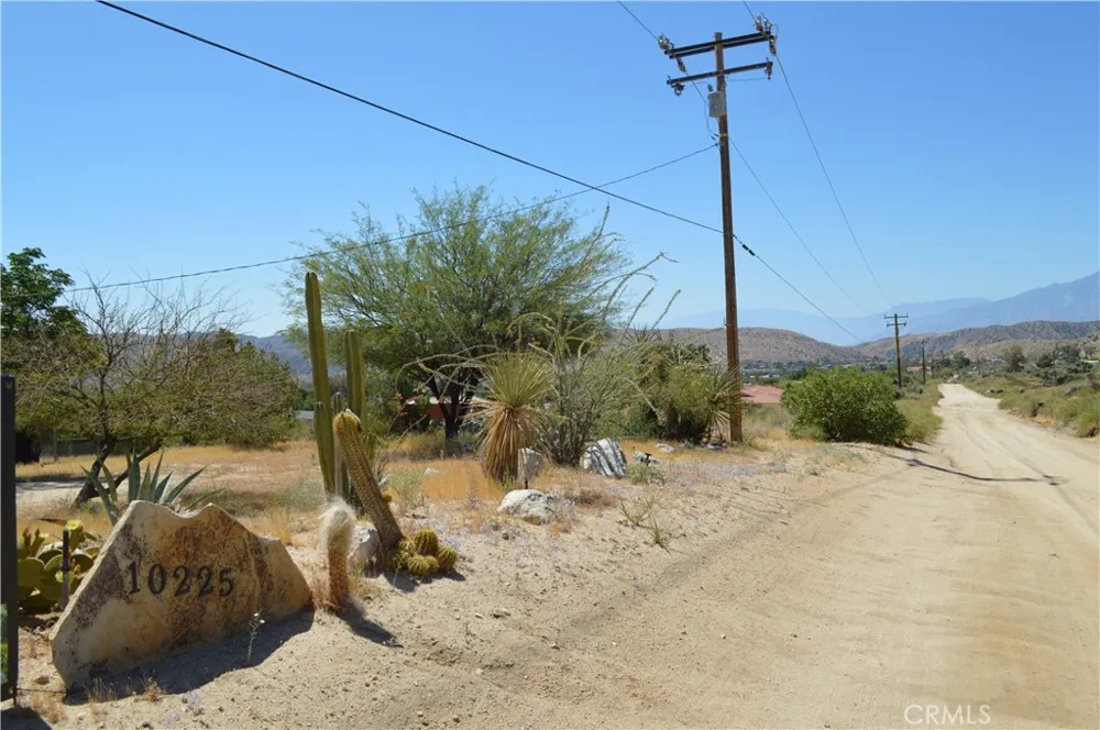 10225 Pinon Morongo Valley, CA 92256