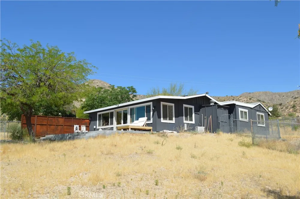 10225 Pinon Morongo Valley, CA 92256