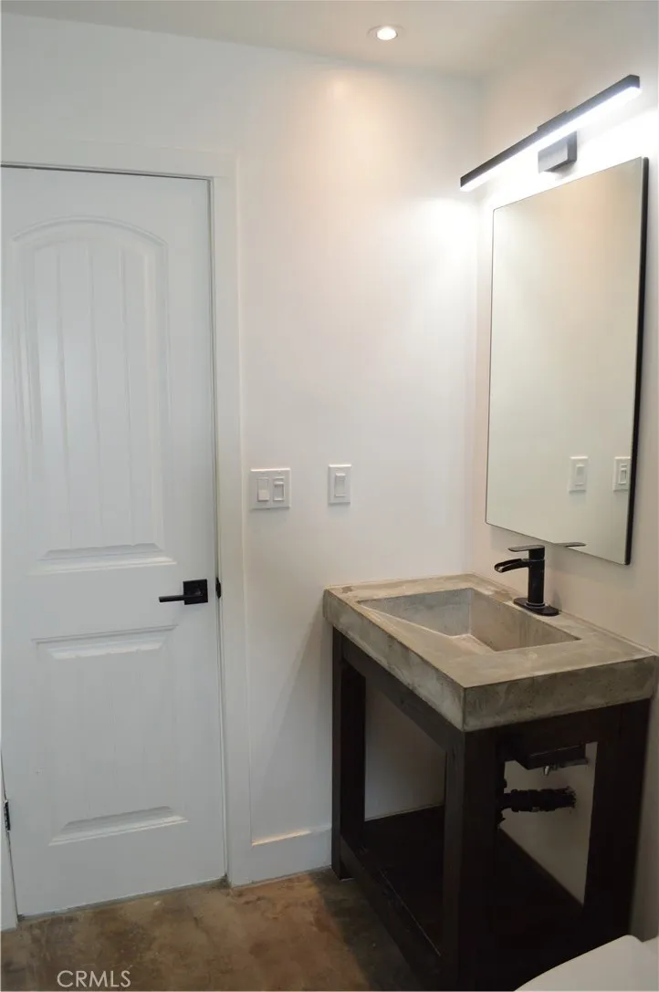 10225 Pinon Morongo Valley, CA 92256