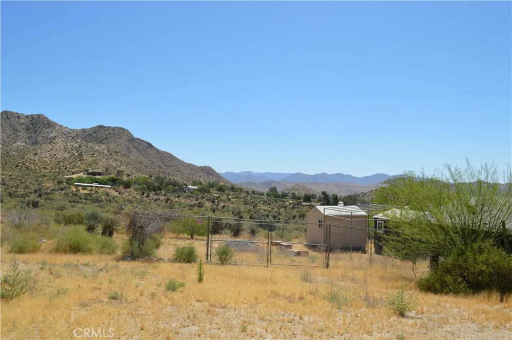 10225 Pinon Morongo Valley, CA 92256