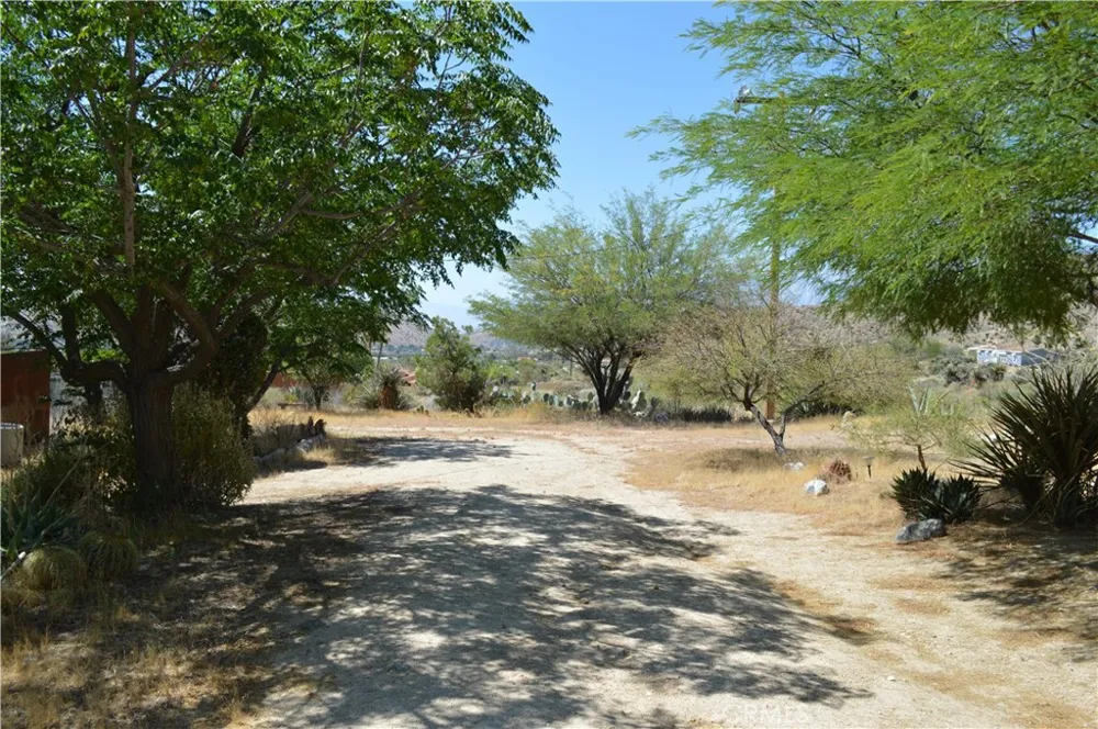 10225 Pinon Morongo Valley, CA 92256