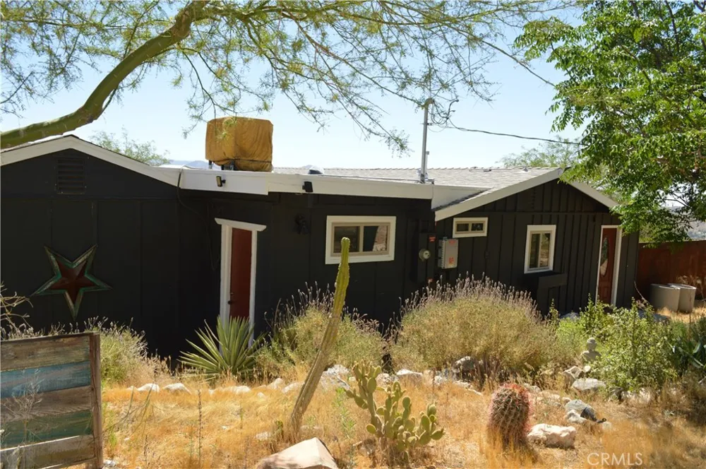 10225 Pinon Morongo Valley, CA 92256