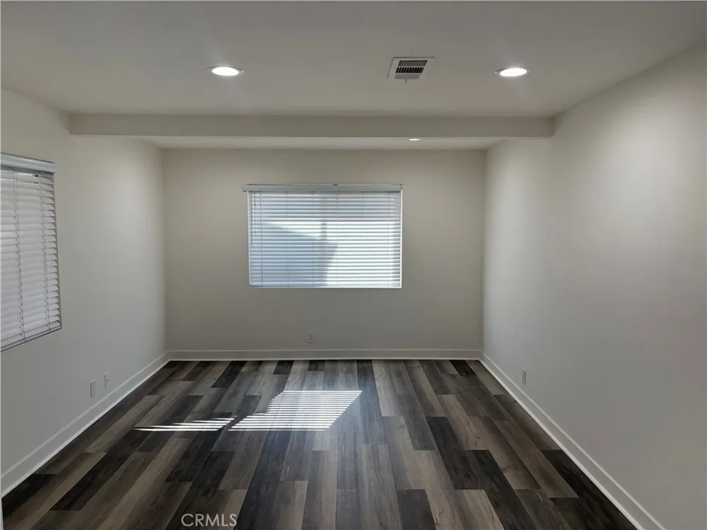 17 E Plymouth #B Long Beach, CA 90805