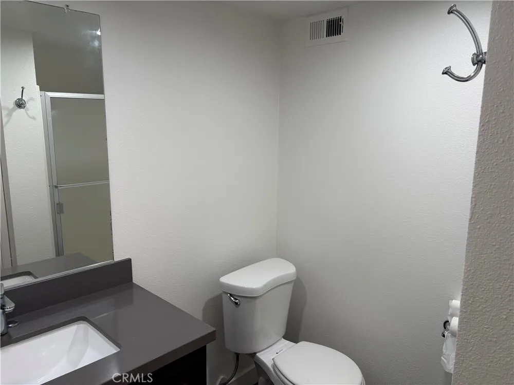 17 E Plymouth #B Long Beach, CA 90805