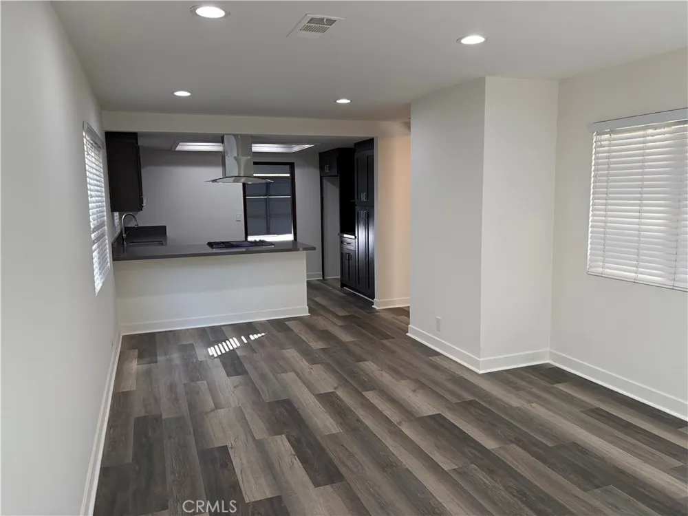 17 E Plymouth #B Long Beach, CA 90805