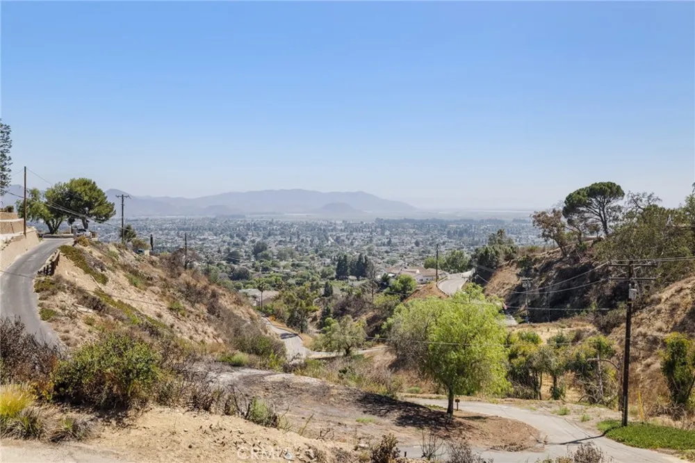 244 W Highland Drive Camarillo, CA 93010