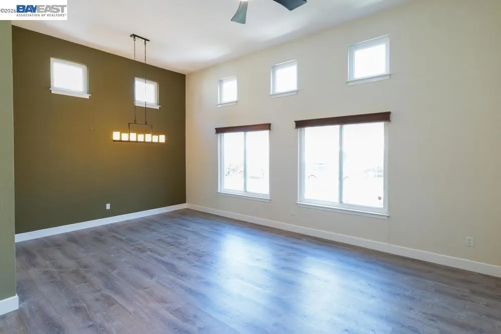 406 Stanford St Vacaville, CA 95687