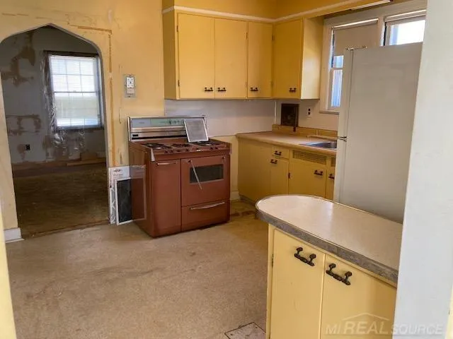 8442 Central Street Center Line City, MI 48015