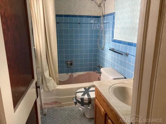 8442 Central Street Center Line City, MI 48015