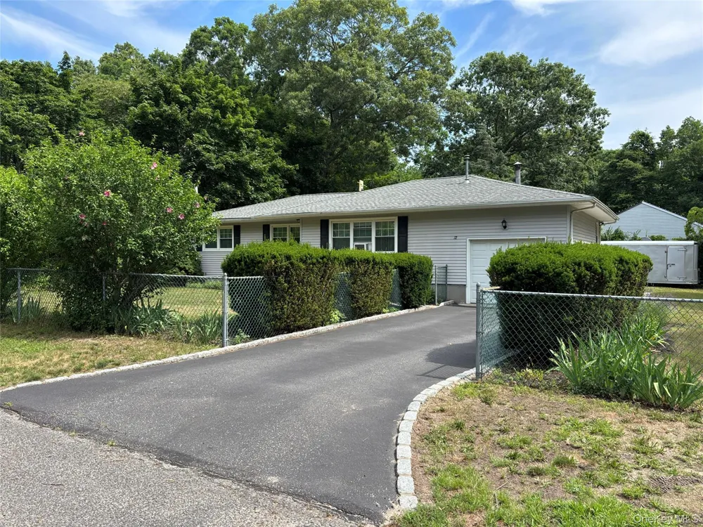 72 Fanning Boulevard Riverhead, NY 11901