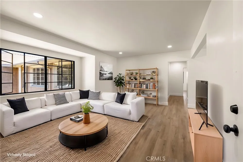 4072 Hillcrest Drive #C Los Angeles, CA 90008