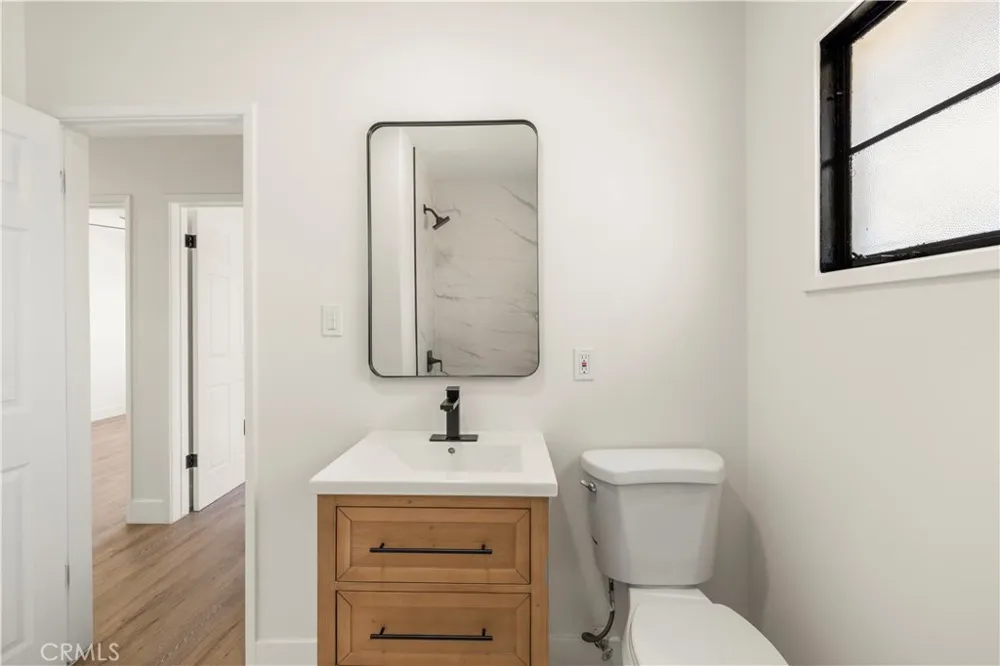 4072 Hillcrest Drive #C Los Angeles, CA 90008
