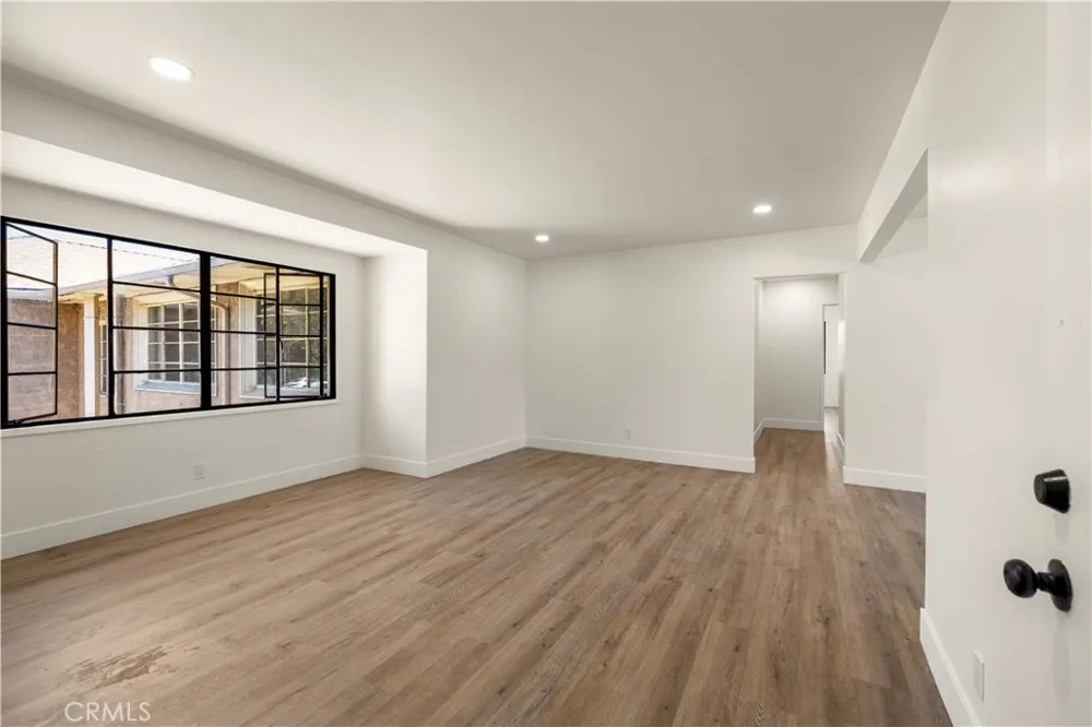 4072 Hillcrest Drive #C Los Angeles, CA 90008