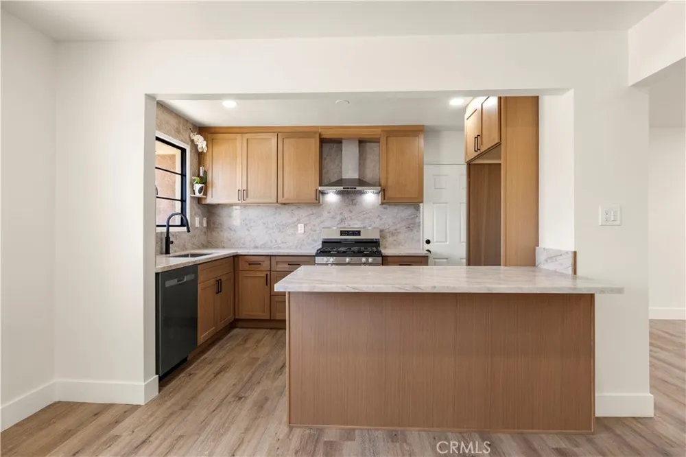 4072 Hillcrest Drive #C Los Angeles, CA 90008