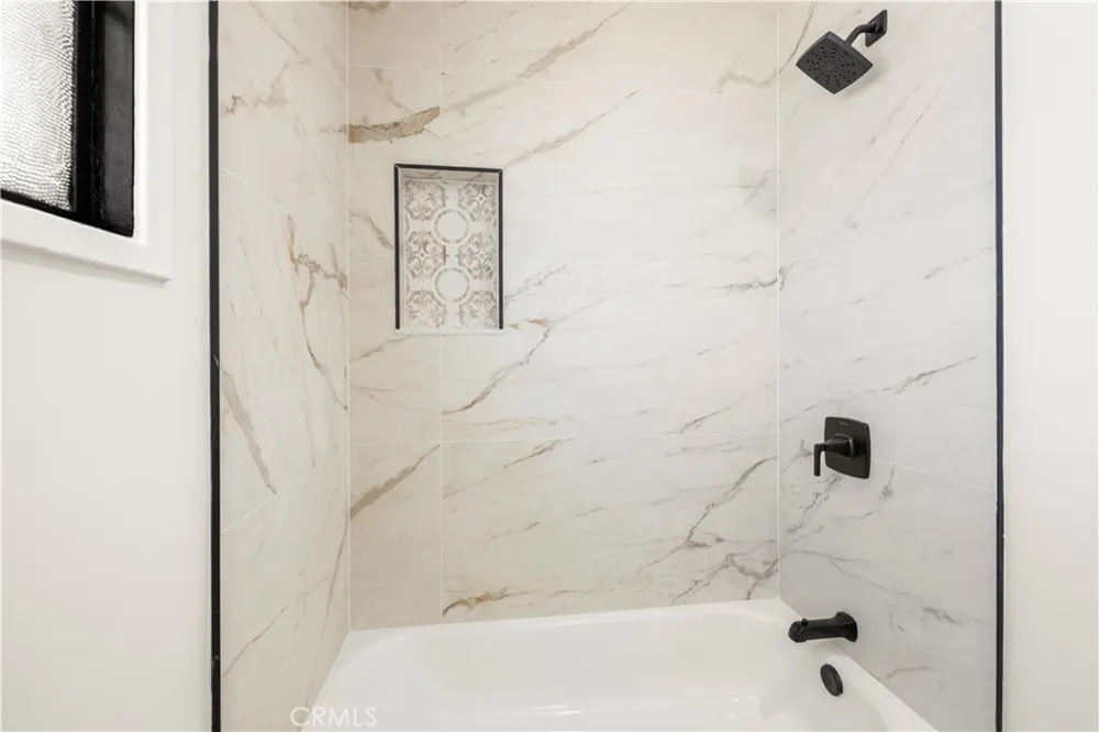 4072 Hillcrest Drive #C Los Angeles, CA 90008
