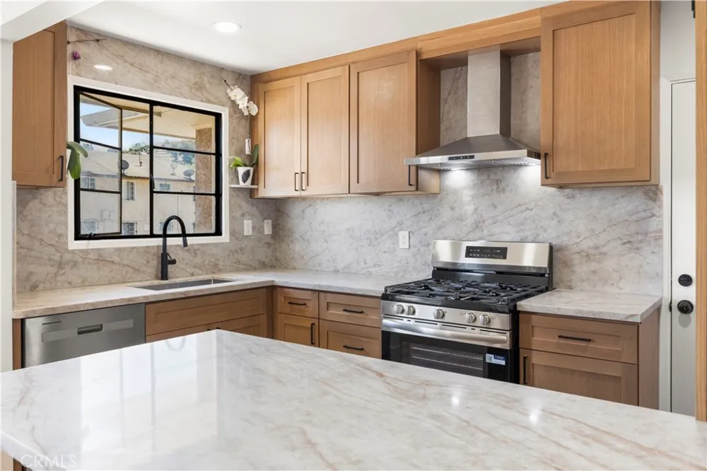 4072 Hillcrest Drive #C Los Angeles, CA 90008
