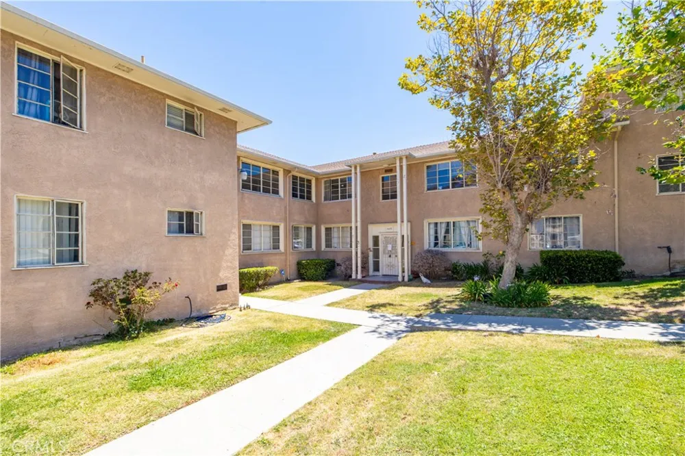 4072 Hillcrest Drive #C Los Angeles, CA 90008