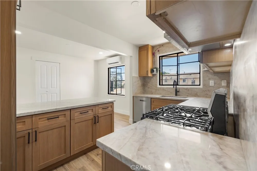 4072 Hillcrest Drive #C Los Angeles, CA 90008