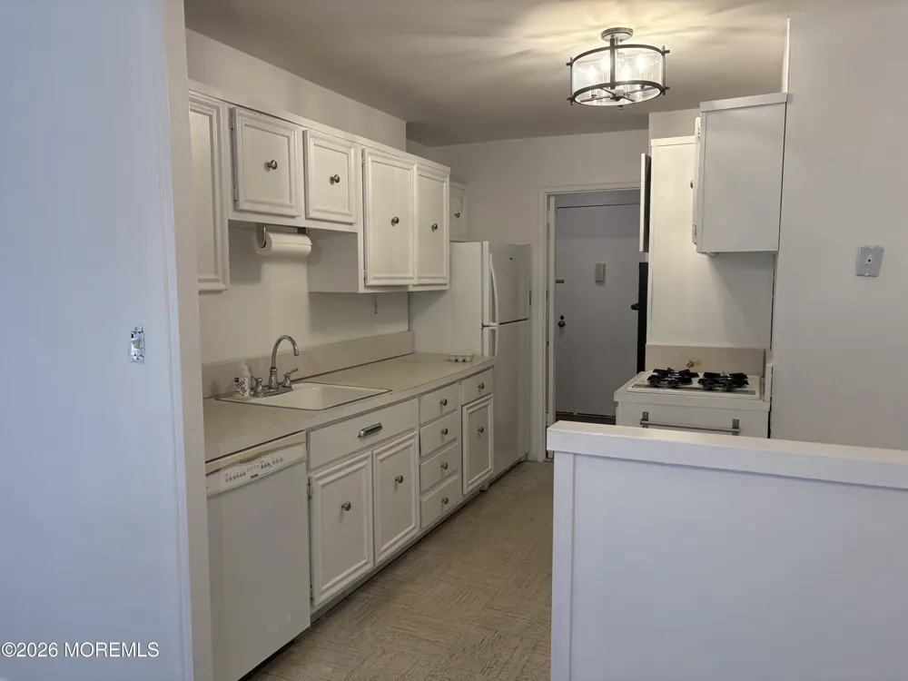28 Riverside Avenue #1J Red Bank, NJ 07701