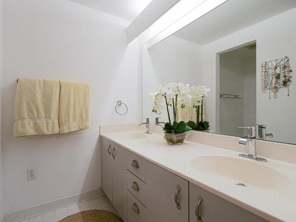 5025 Harmony Circle #202 Vero Beach, FL 32967