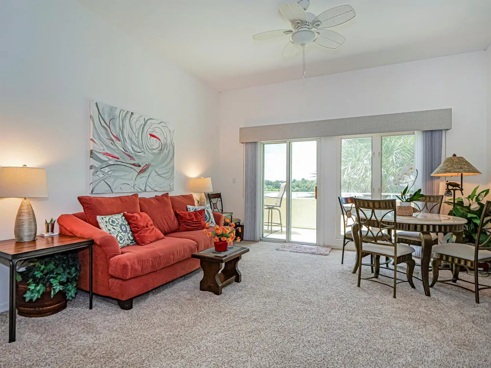 5025 Harmony Circle #202 Vero Beach, FL 32967