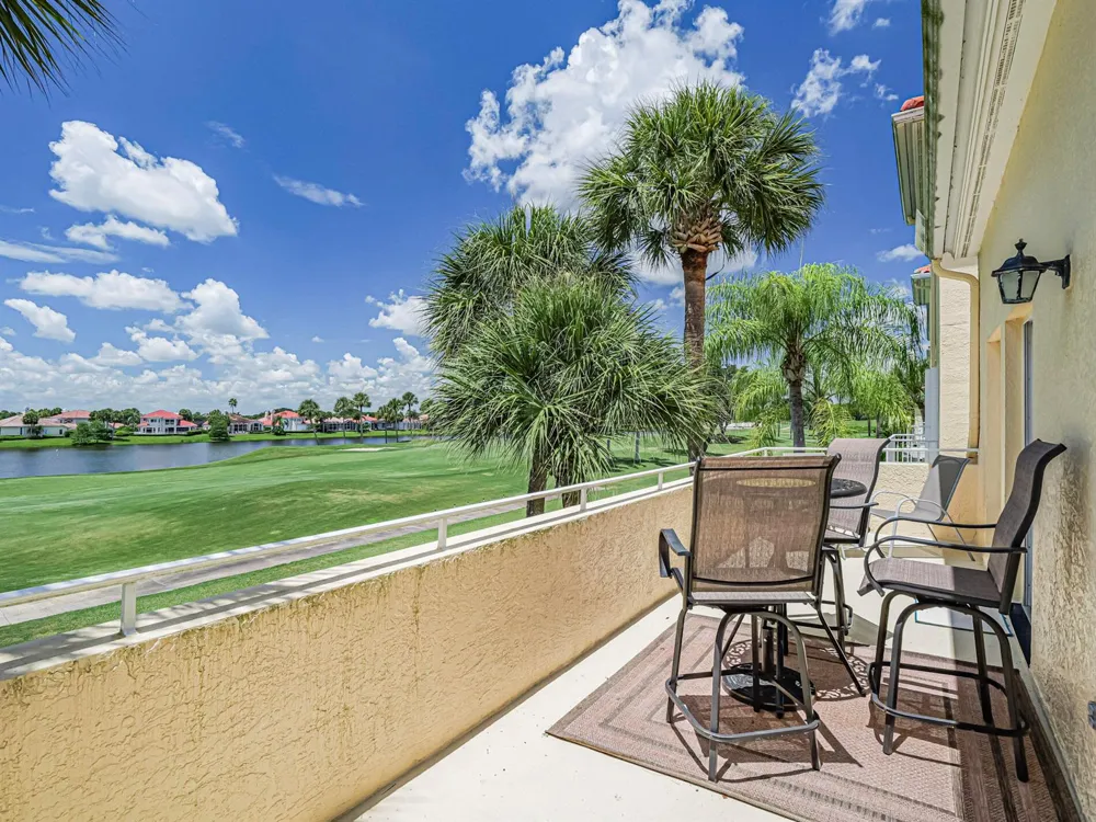 5025 Harmony Circle #202 Vero Beach, FL 32967