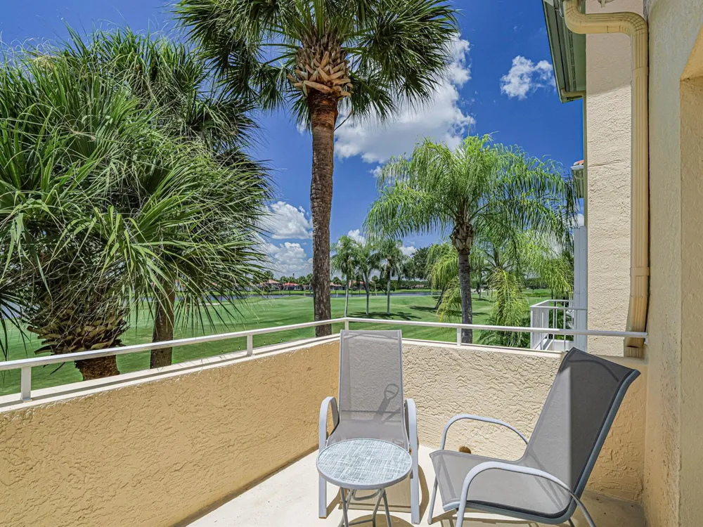 5025 Harmony Circle #202 Vero Beach, FL 32967