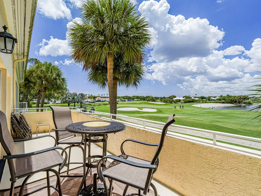5025 Harmony Circle #202 Vero Beach, FL 32967