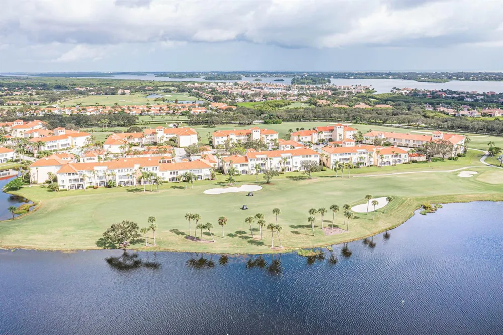 5025 Harmony Circle #202 Vero Beach, FL 32967