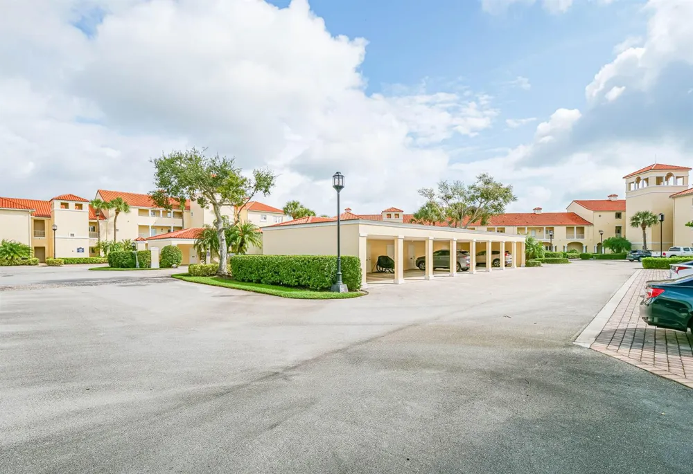 5025 Harmony Circle #202 Vero Beach, FL 32967