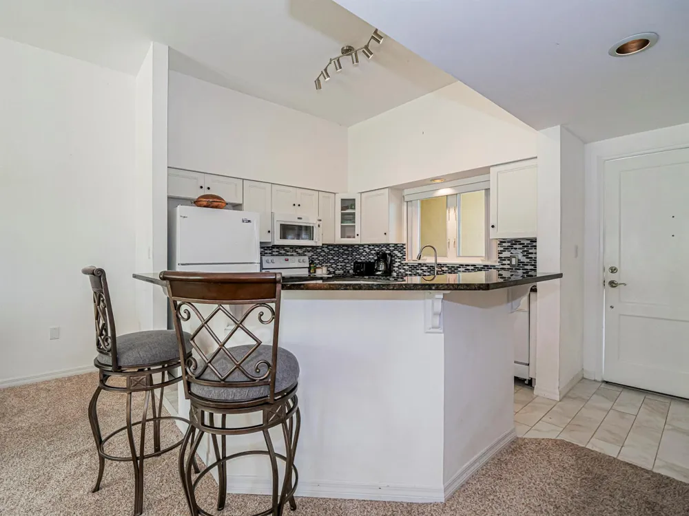 5025 Harmony Circle #202 Vero Beach, FL 32967
