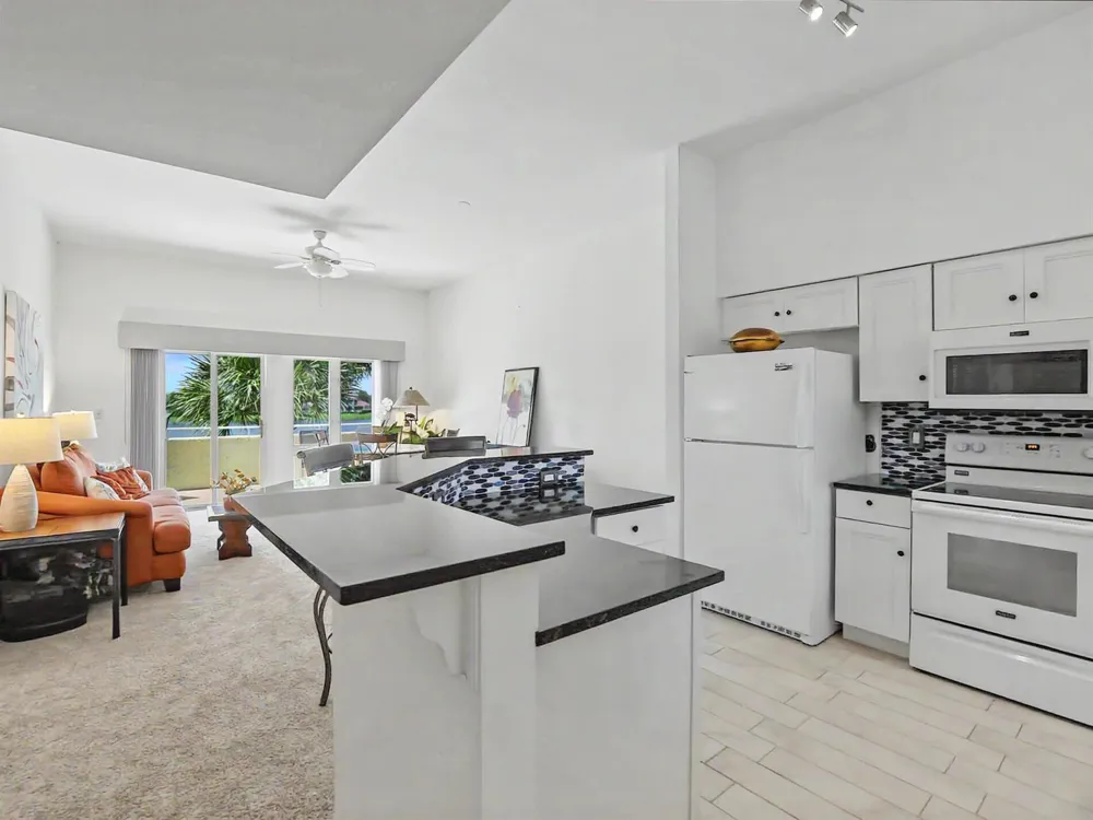 5025 Harmony Circle #202 Vero Beach, FL 32967