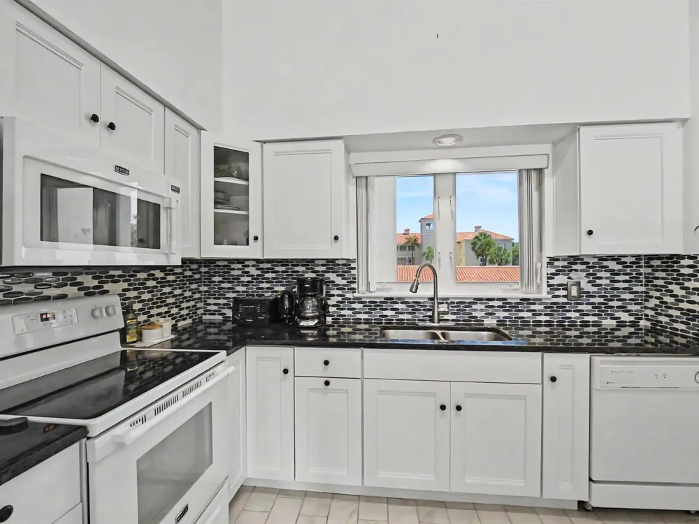 5025 Harmony Circle #202 Vero Beach, FL 32967