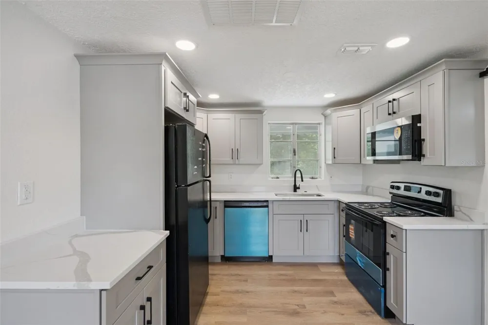 137 LUCERNE DRIVE Debary, FL 32713