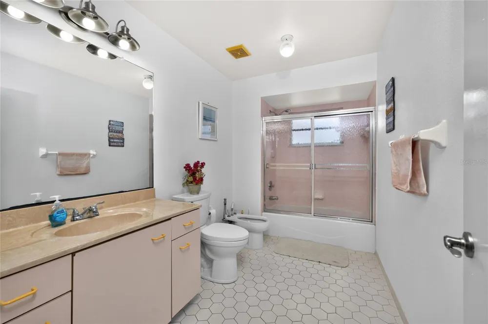 1458 STRADA D ARGENTO Venice, FL 34292