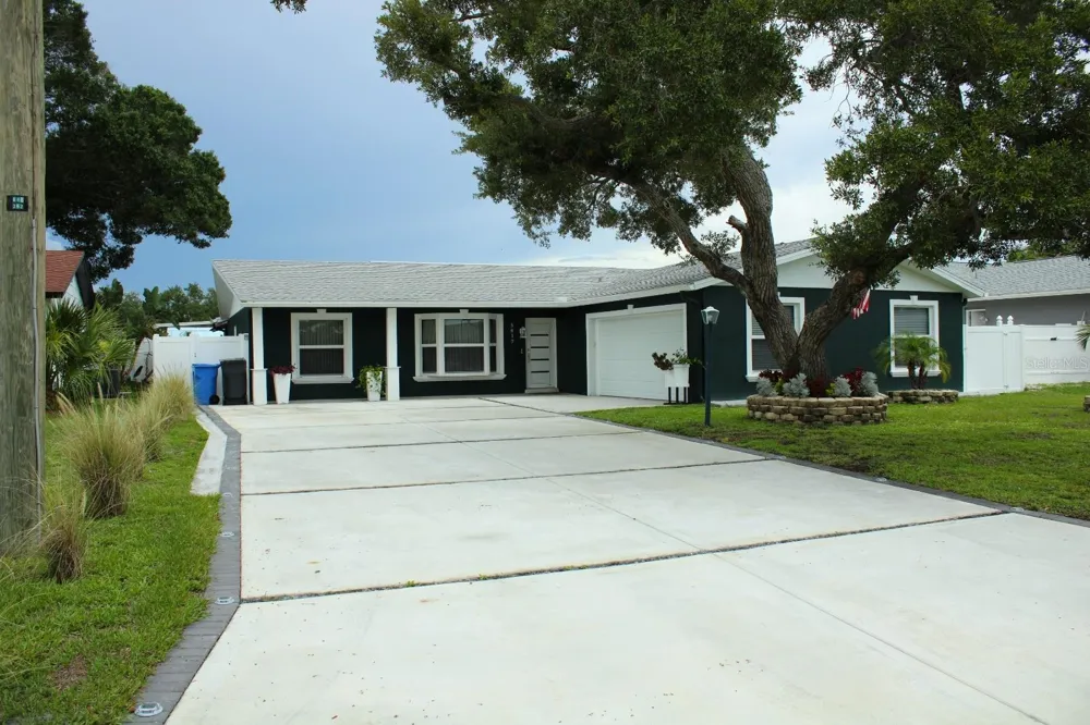 5817 TAMPA SHORES BOULEVARD Tampa, FL 33615