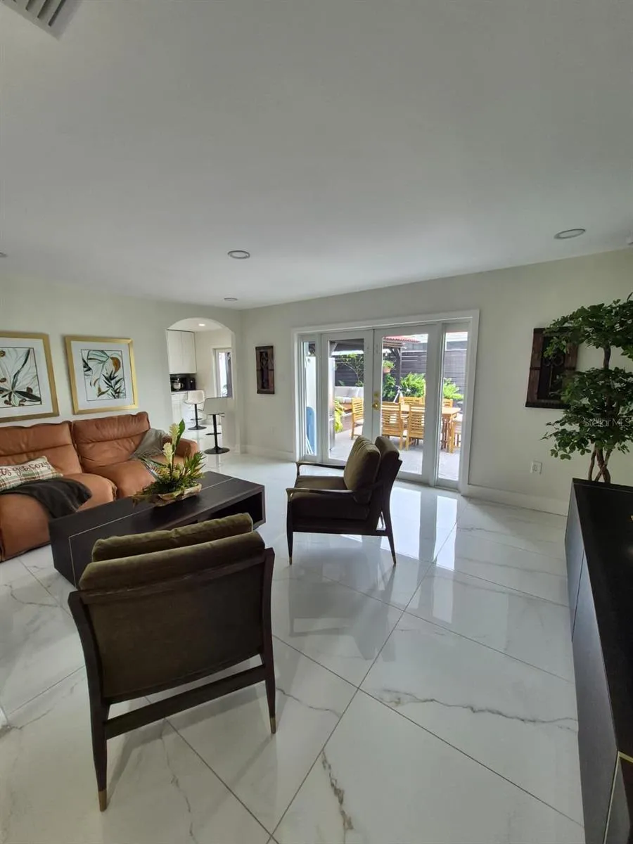 5817 TAMPA SHORES BOULEVARD Tampa, FL 33615