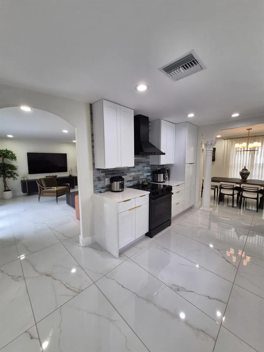 5817 TAMPA SHORES BOULEVARD Tampa, FL 33615