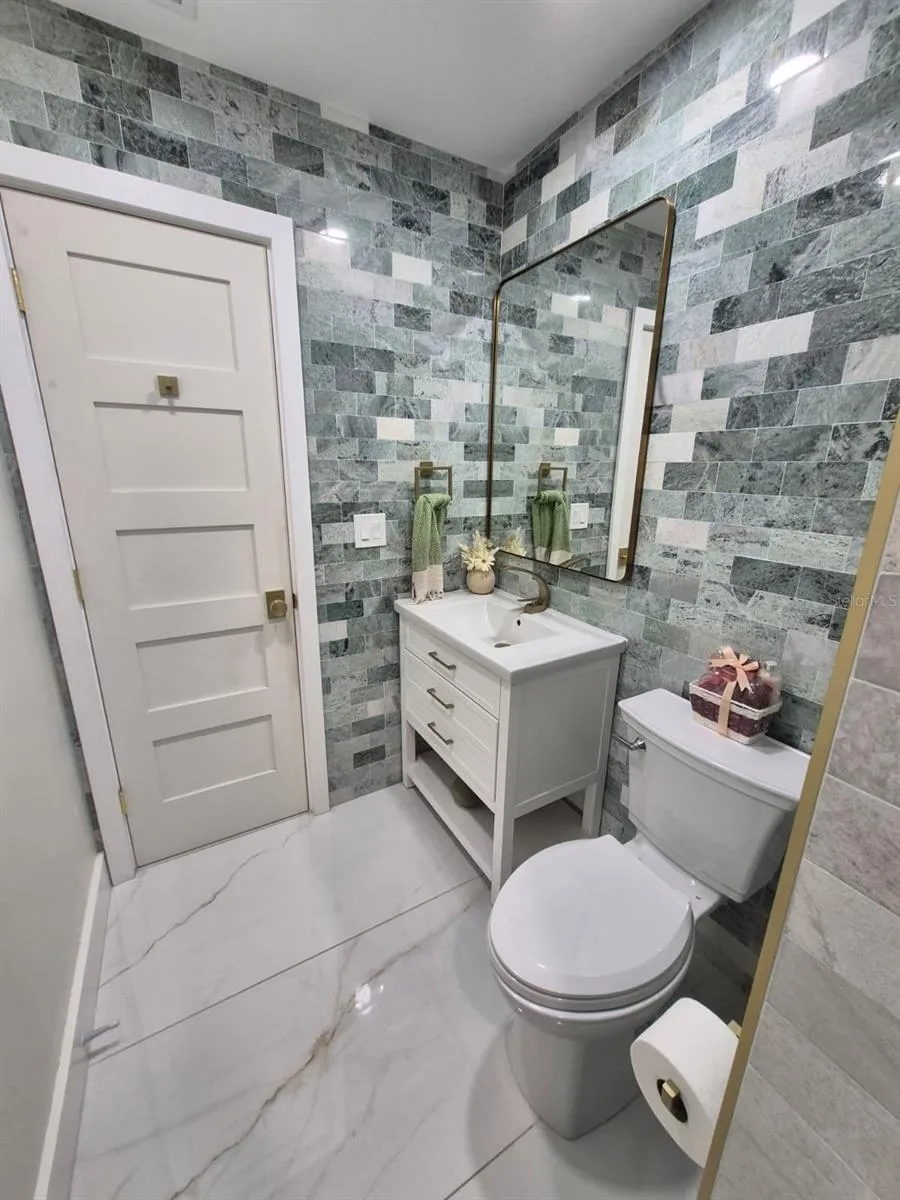 5817 TAMPA SHORES BOULEVARD Tampa, FL 33615