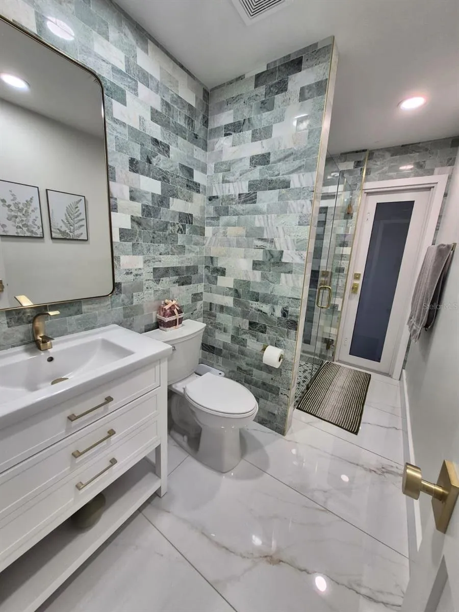 5817 TAMPA SHORES BOULEVARD Tampa, FL 33615
